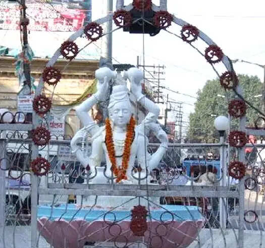 शिवमूर्ति तिराहे का होगा चौड़ीकरण, सैकड़ों साल पुराना यात्रा पंजीकरण कार्यालय हटाया