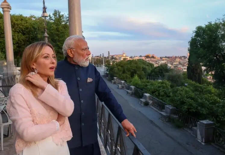 प्रधानमंत्री मोदी इटली पहुंचे, जॉर्जिया मेलोनी से डिनर पर मुलाकात