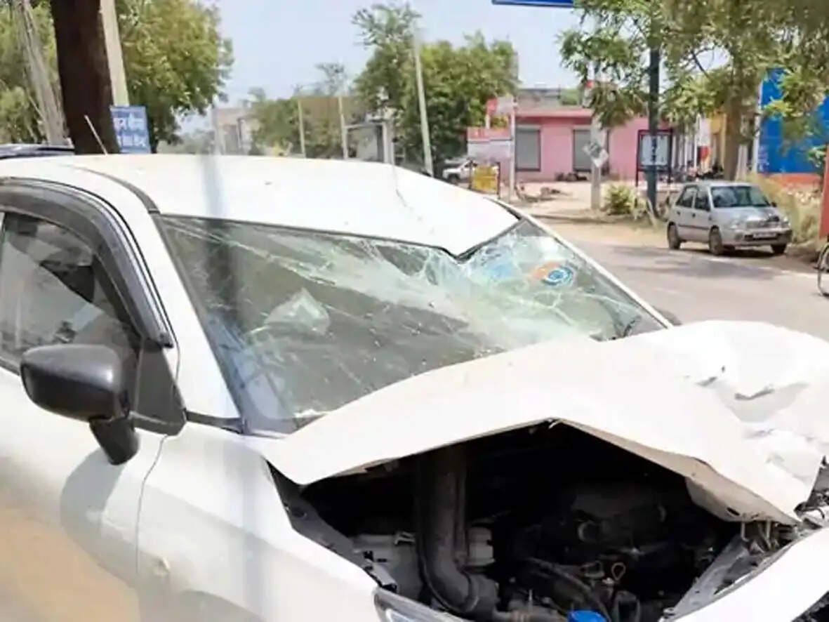 हिसार : कार व बाइक की टक्कर में दो युवकों की मौत