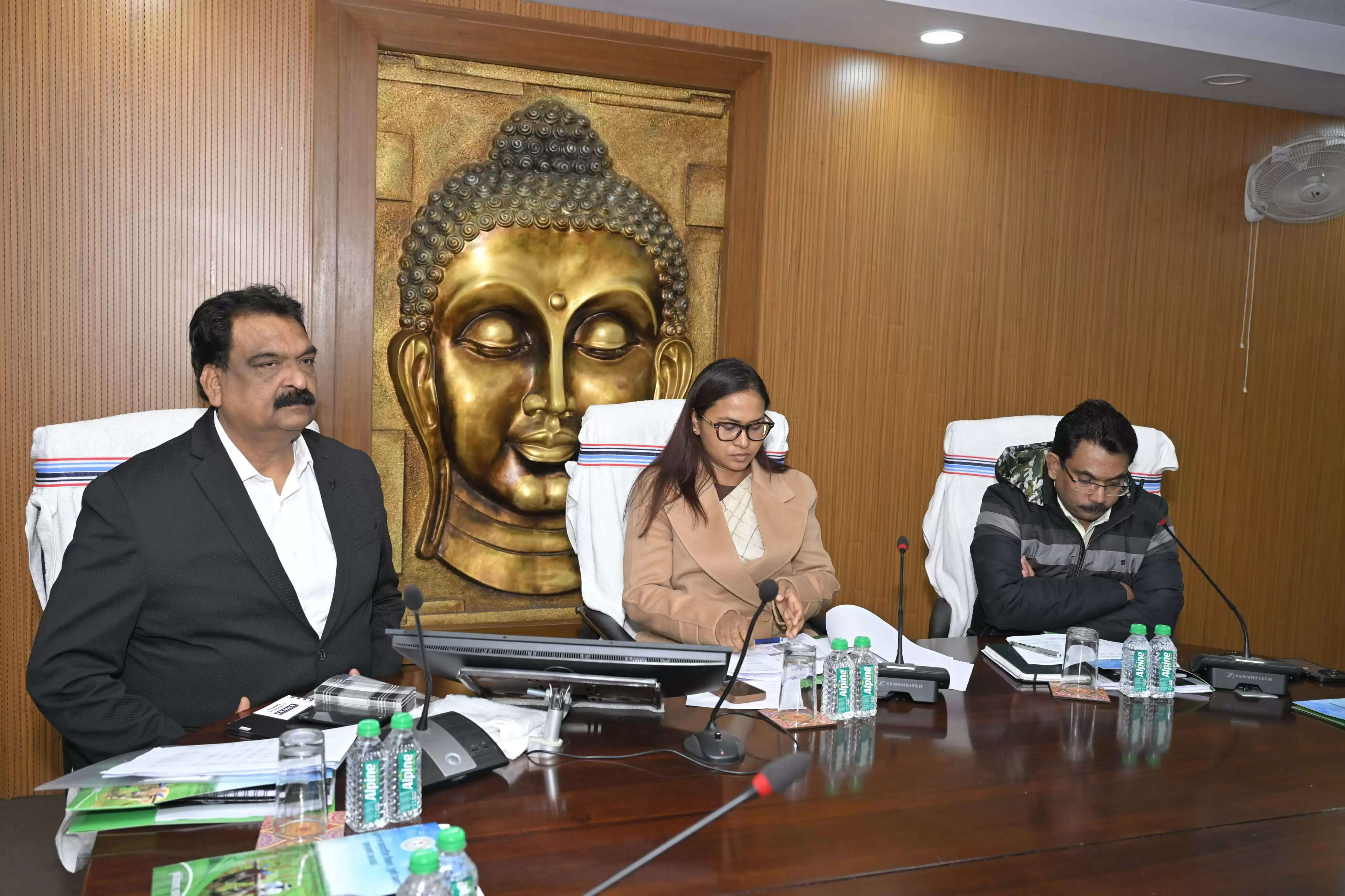 राशि खर्च के साथ अधिकारी योजनाओं का कराएं क्रियान्वयन : मंत्री