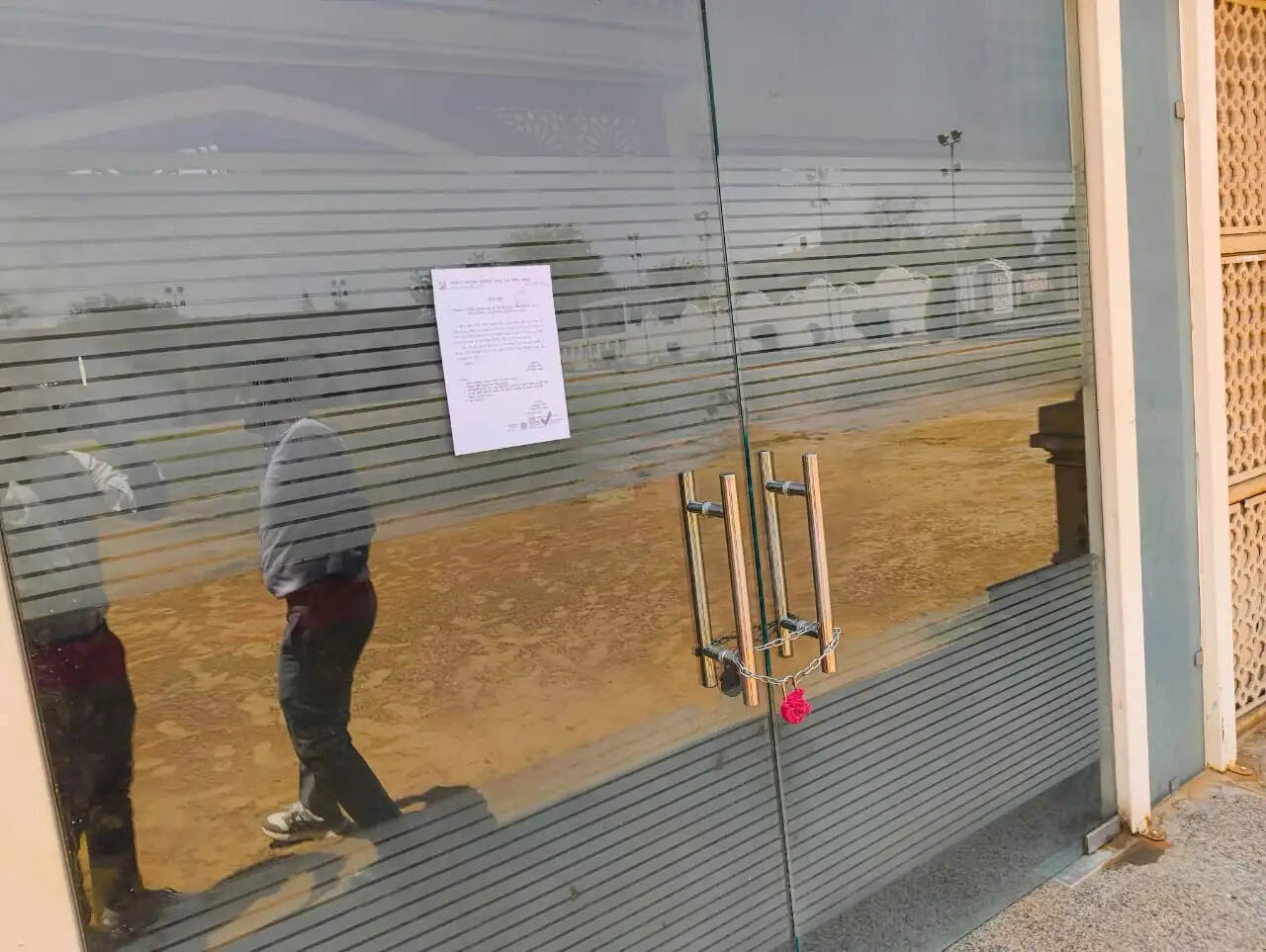 नियम विरुद्ध संचालन पर निगम ने किश्स मैरिज गार्डन सीज