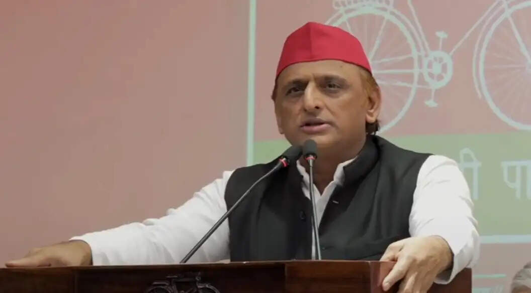 सपा ने विधान परिषद चुनाव में बदले दो उम्मीदवार, संजयन त्रिपाठी को गोरखपुर-फैजाबाद और डॉ. आकाश अग्रवाल को आगरा से उतारा