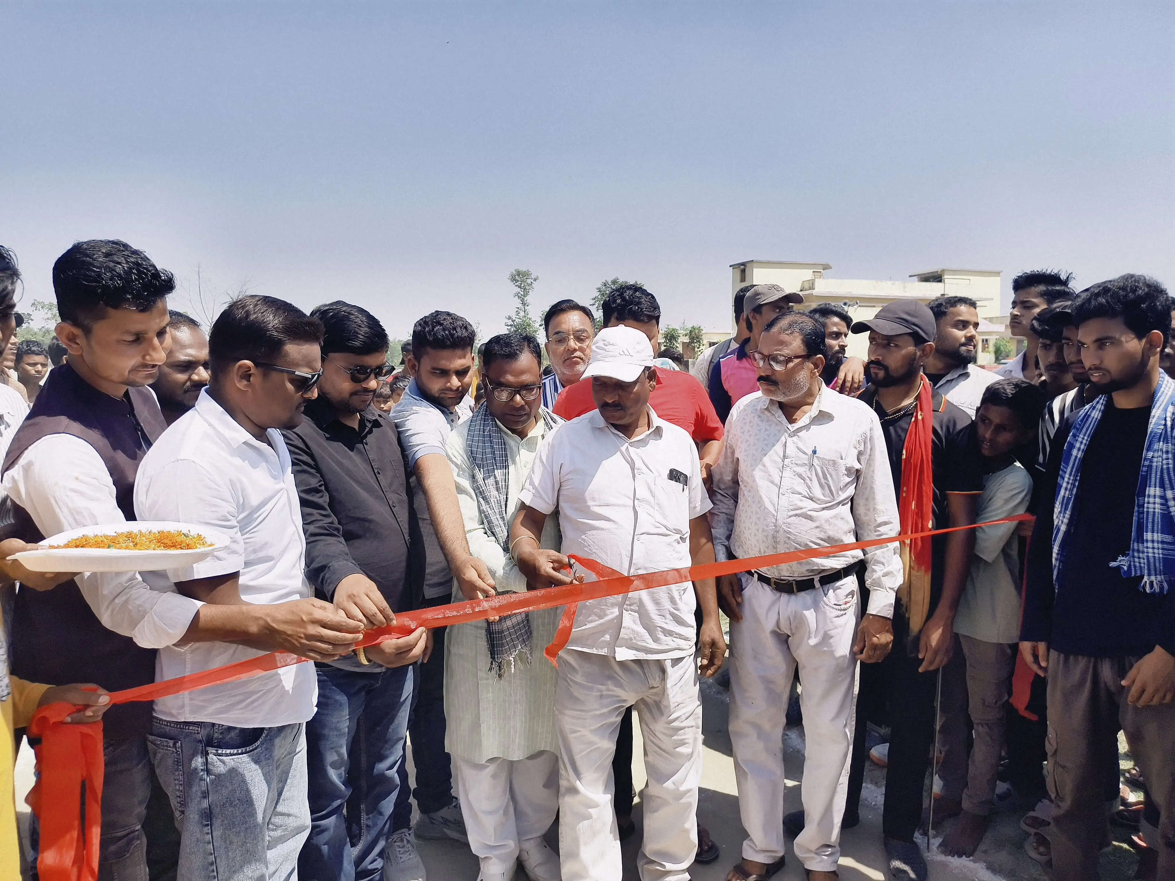 हरिपुर में आयोजित क्रिकेट टूर्नामेंट के पहले मैच में ढोलबज्जा ने परवाहा को हराया