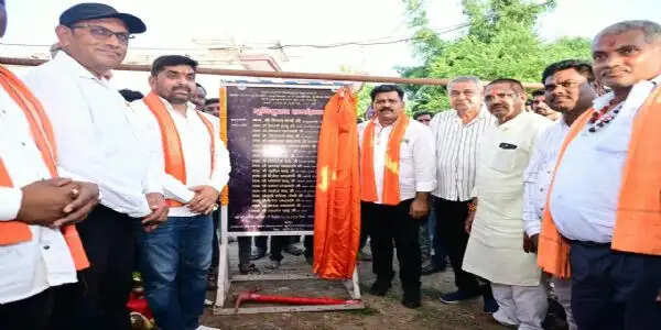 उप मुख्यमंत्री विजय शर्मा ने 78.51 लाख रुपये के दो सीसी सड़क सह नाली निर्माण कार्यों का किया भूमिपूजन