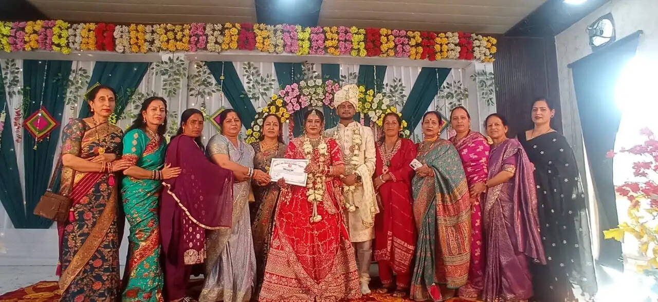 बागी, स्यूटा और कुट्ठा गांव में कॉकटेल रहित विवाह पर दूल्हा-दुल्हन का सम्मान