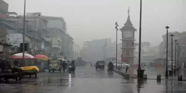 जम्मू और कश्मीर के कुछ हिस्सों में मंगलवार सुबह तक हल्की बारिश और बर्फबारी की संभावना