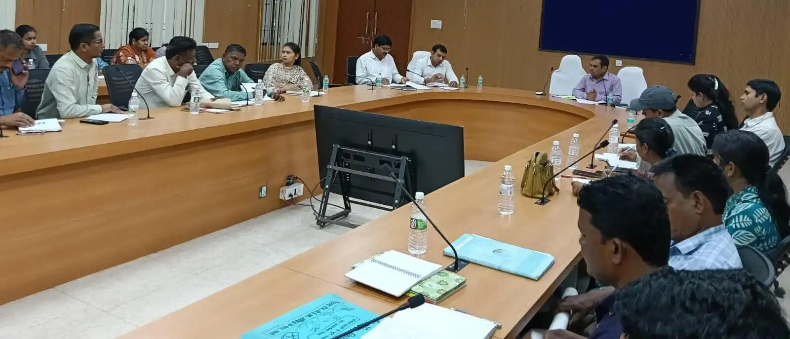 मसाहती सर्वेक्षण में तेजी लाने के निर्देश, लापरवाही पर 1 राजस्व निरीक्षक और 14 पटवारियों को कारण बताओ नोटिस