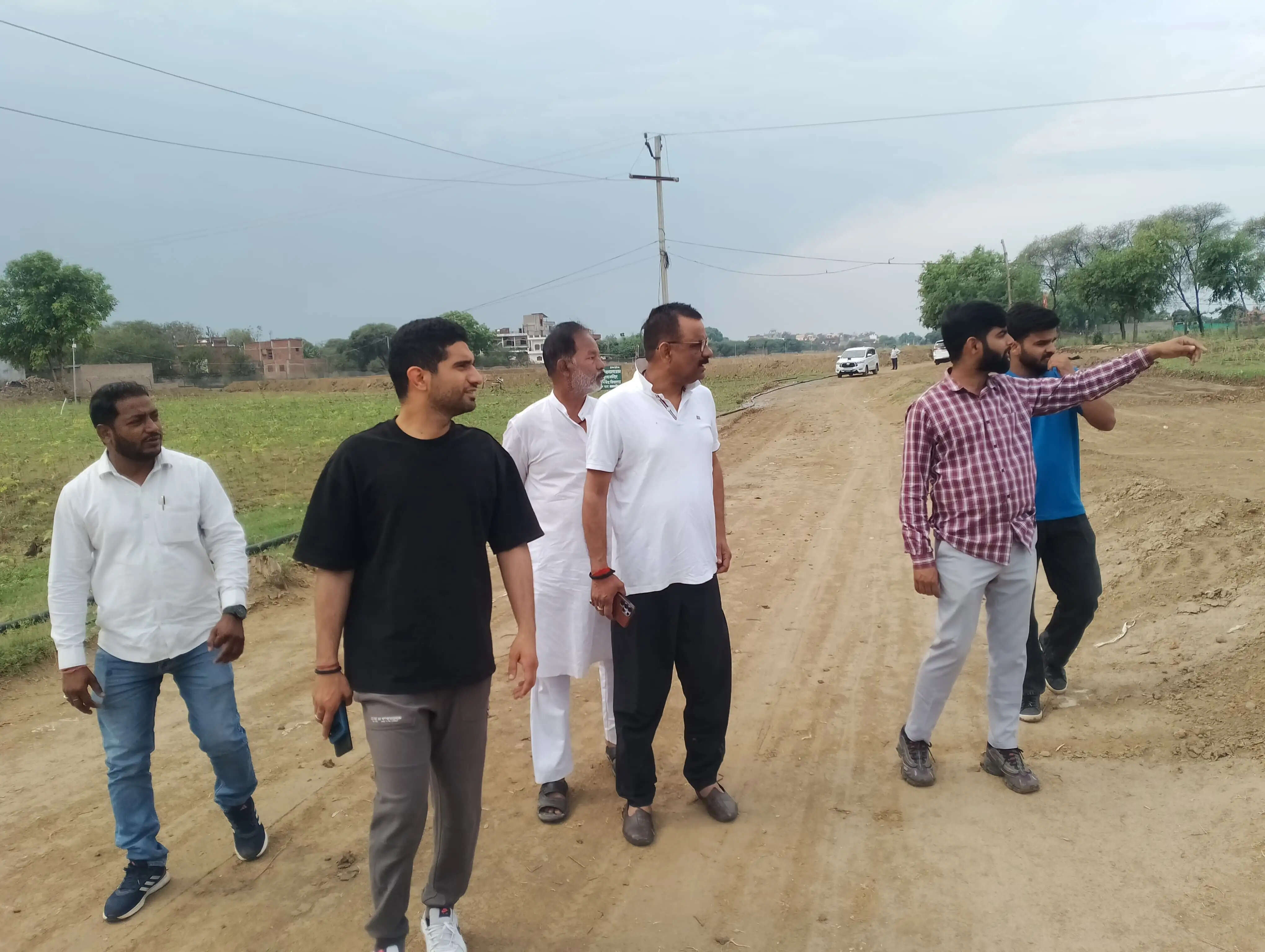 वाराणसी : डोमरी रामनगर में आकार लेने लगा 350 बीघा का ग्रीन काशी,रेनगन से होगी हाईटेक सिंचाई