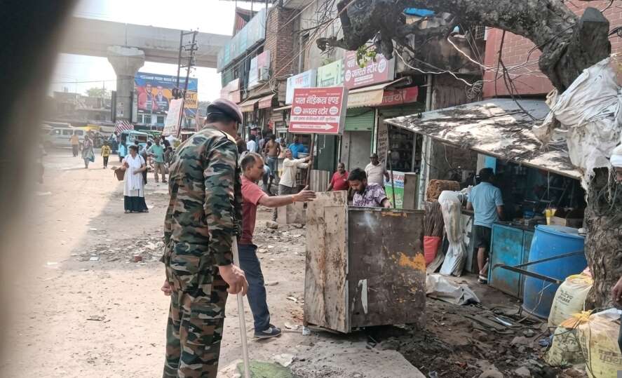 नाले और सार्वजनिक मार्ग अतिक्रमणमुक्त कराना प्राथमिकता, कार्रवाई जारी रहेगी : नगर आयुक्त