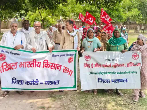 &nbsp;पलवल : शिक्षा मंत्री का पुतला फूंक मिड-डे-मील वर्कर्स व किसानों ने जताया रोष