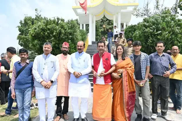 केंद्रीय सड़क परिवहन राज्य मंत्री ने किया मल्टी स्पेशलिटी मोबाइल हेल्थ यूनिट का उद्घाटन