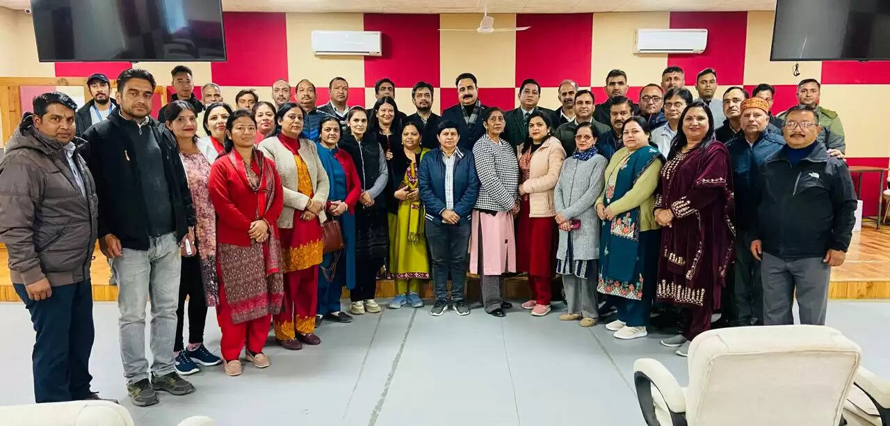 स्कूल शिक्षा बोर्ड मुख्यालय में विषय विशेषज्ञों की कार्यशाला आयोजित