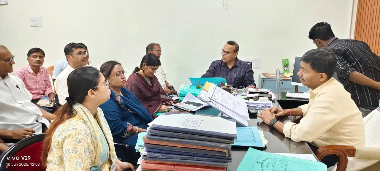 आपदा प्रबंधन के तहत उपविकास आयुक्त ने की विकास कार्यों की समीक्षा