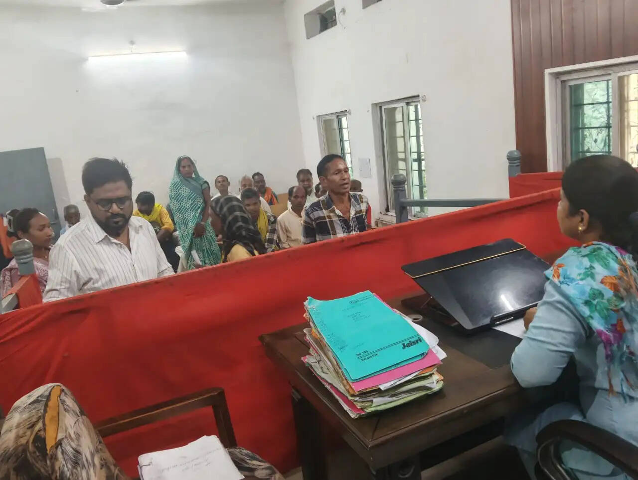 सूरजपुर : प्रधानमंत्री आवास निर्माण में लापरवाही पर प्रशासन सख्त, 22 हितग्राहियों को अंतिम चेतावनी