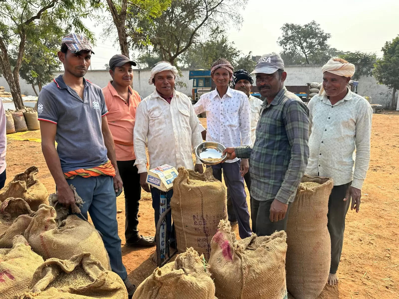 धमतरी जिले में अब तक 25,539 किसानों से 12 लाख क्विंटल के करीब धान की खरीदी