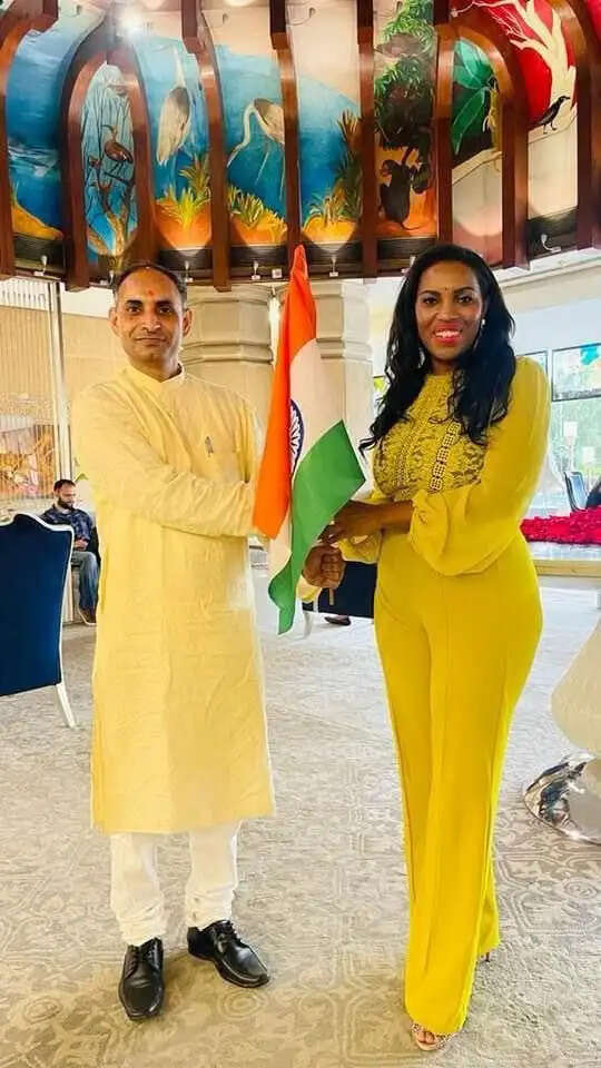 आरएसएस प्रमुख मोहन भागवत के कार्यक्रम के विरोध पर अमेरिकी गायिका मैरी मिलबेन का पलटवार