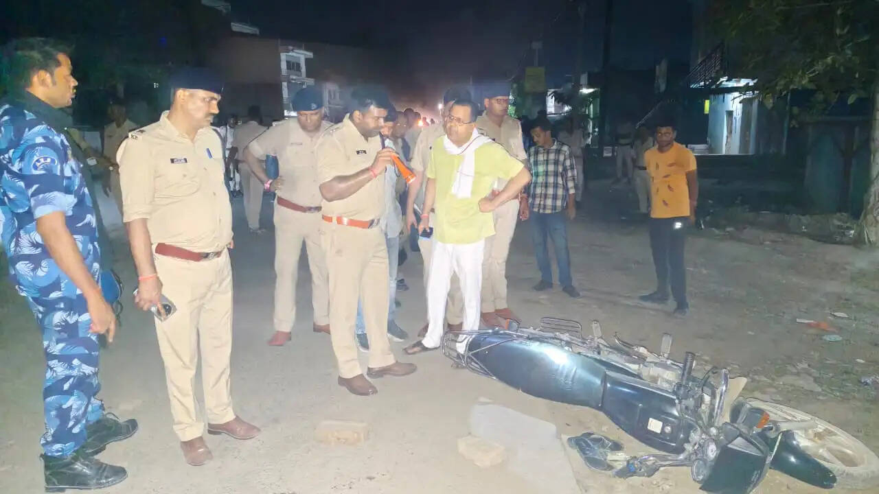 दोहरे हत्याकांड के गवाह की गोली मारकर हत्या, ग्रामीणों ने किया सड़क जाम