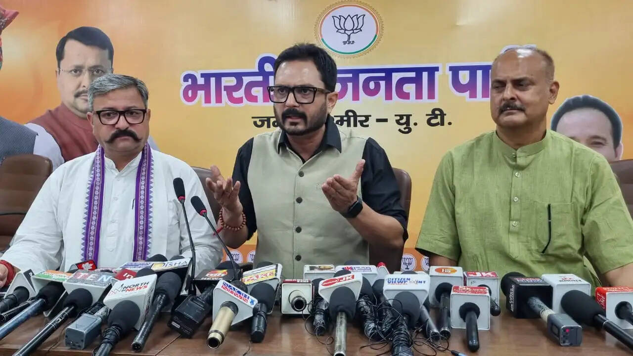 25 हजार सरकारी नौकरियों की आउटसोर्सिंग पर भाजपा का हमला, भर्ती घोटाले का लगाया आरोप, सीबीआई जांच की मांग