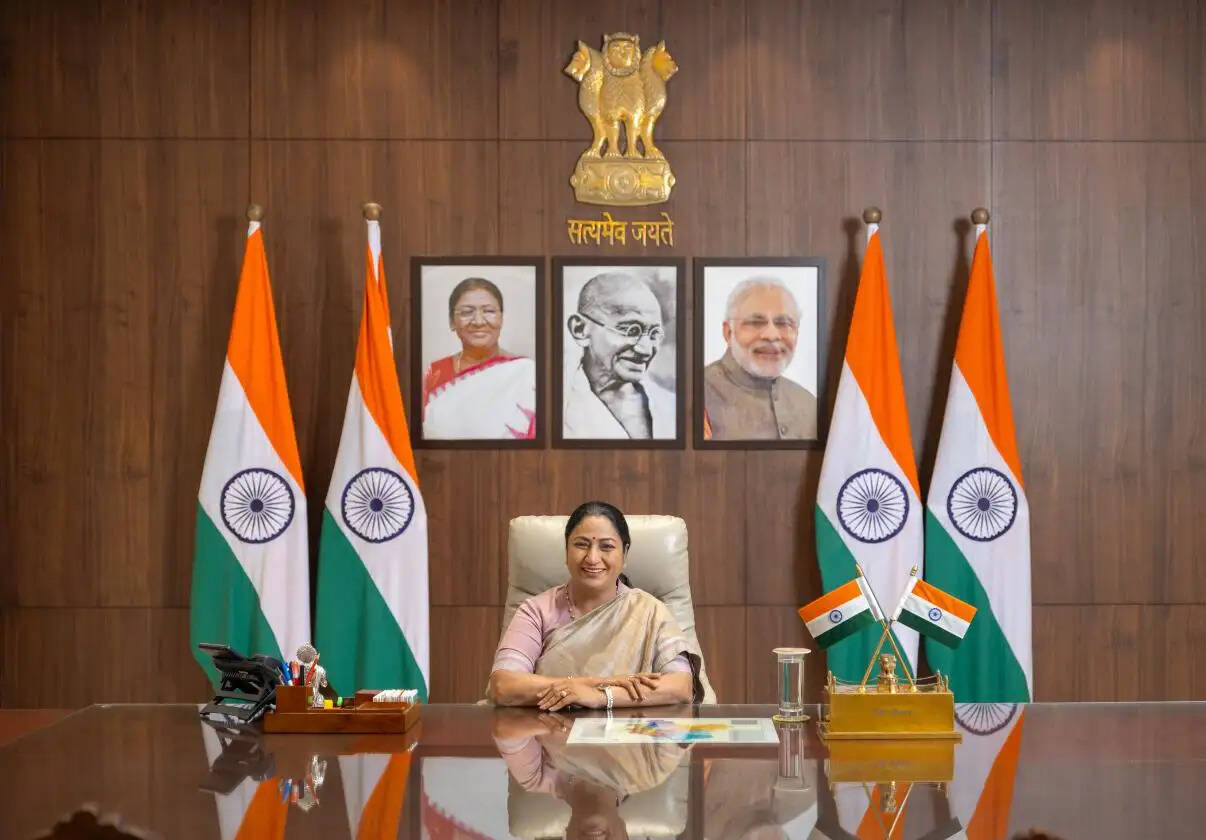 एलपीजी पर अफवाह फैलाने वालों पर होगी कड़ी कार्रवाई : रेखा गुप्ता