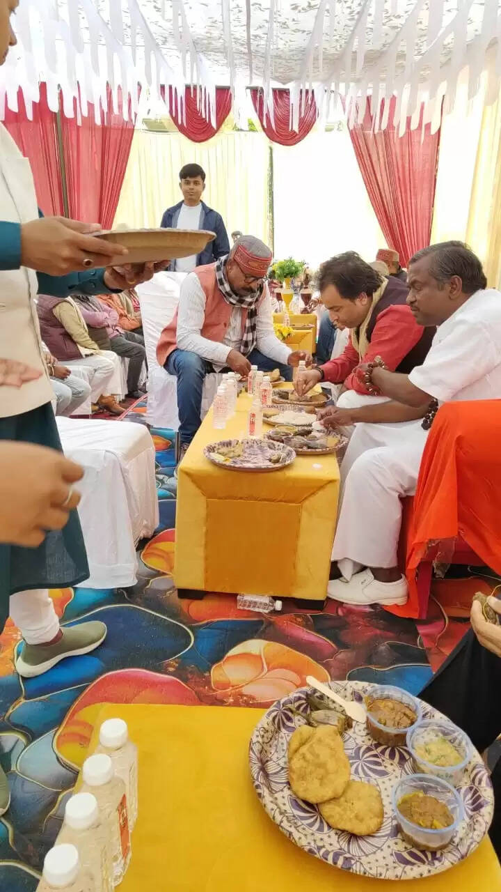 नौशाद अहमद दूबे के भतीजे मोहम्मद खालिद के बहूभोज (दावते वलीमा) में हिन्दू और मुस्लिम रिश्तेदारों का अभूतपूर्व मिलन