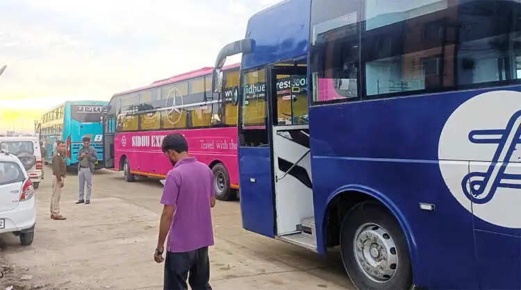 हरिद्वार में परिवहन विभाग की बड़ी कार्रवाई, 120 वाहनों के चालान, 35 सीज