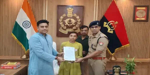बहादुर बिटिया के साहस से लुटेरे गिरफ्तार,एसएसपी ने किया सम्मानित