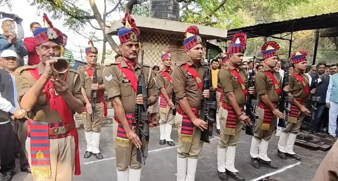 पूर्व मंत्री श्रीप्रकाश पंचतत्व में विलीन, बेटों ने दी मुखाग्नि— राजकीय सम्मान के साथ हुआ अंतिम संस्कार