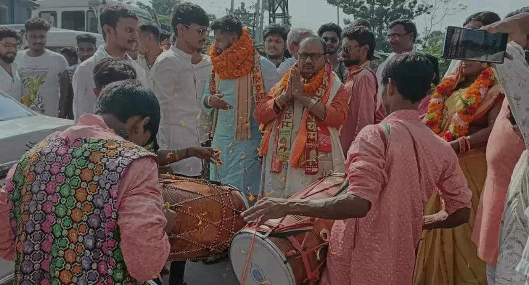 गोपाल मंडल को मिला राज्य मंत्री का दर्जा, कार्यकर्ताओं ने किया जोरदार स्वागत