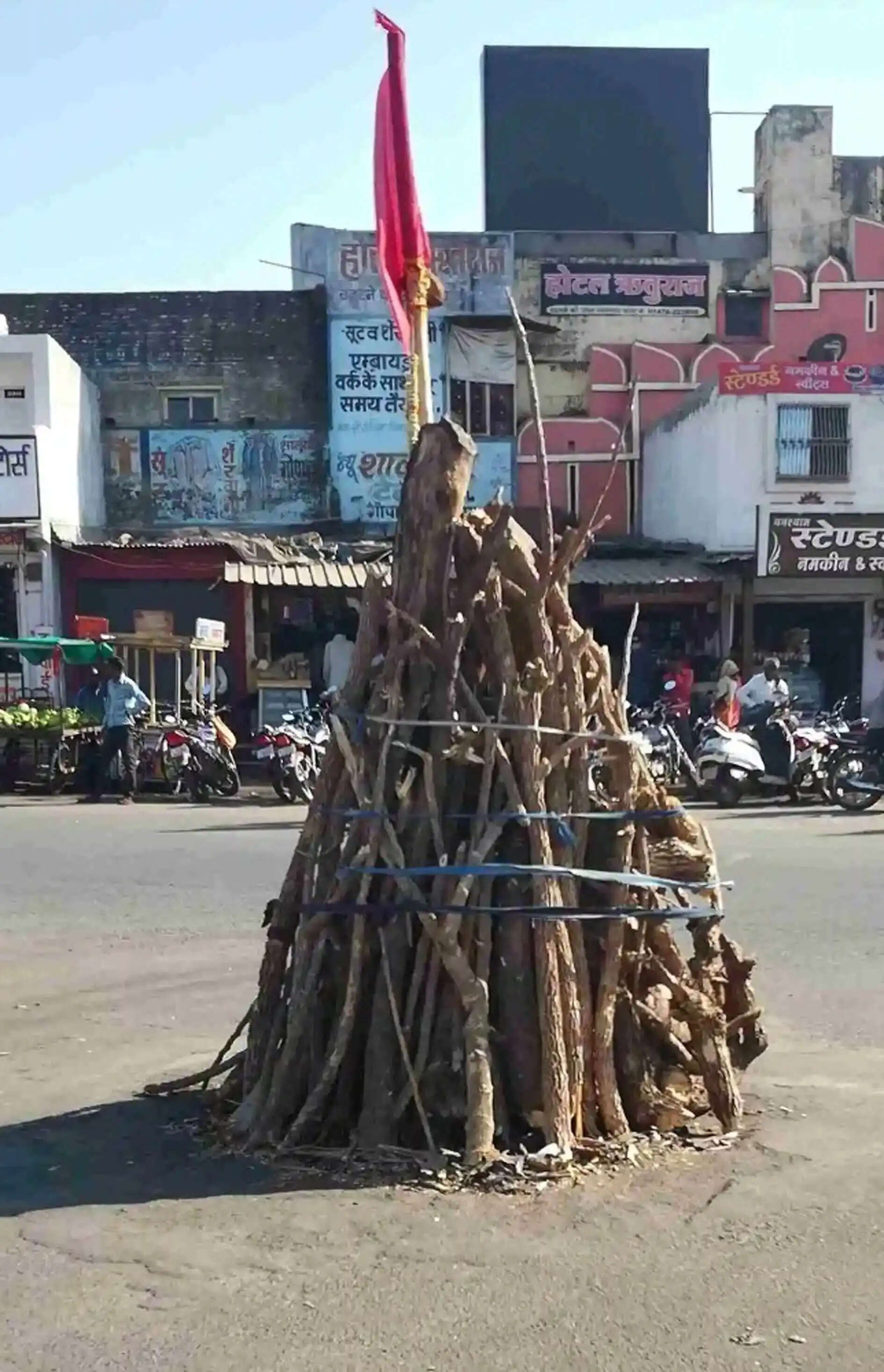 उज्जैन जिले में फाल्गुन पूर्णिमा पर 600 से अधिक स्थानों पर होगा होलिका दहन, पुलिस ने बढ़ाई सतर्कता