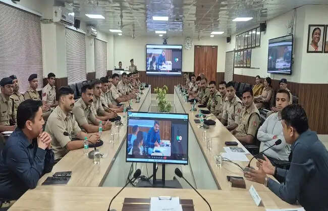 कांवड़ मेले में पहली बार साइबर कमांडो तैनात, 24 घंटे होगी डिजिटल निगरानी