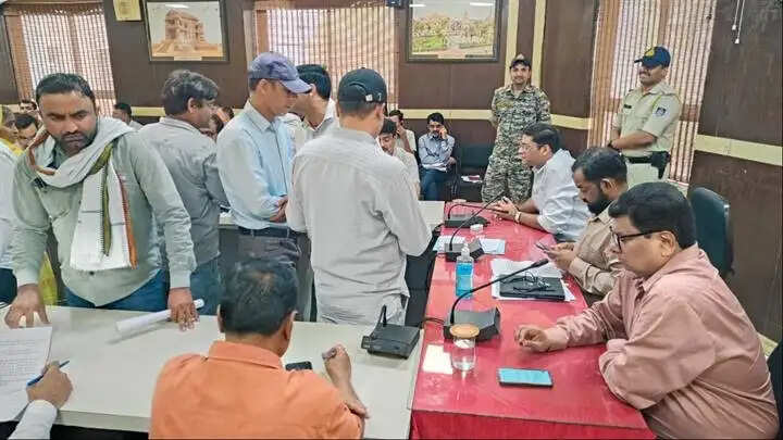 ग्वालियरः जनसुनवाई ने खुलवाया ग्राम चंदेले का पुरा का आम रास्ता, ग्रामीणों ने जताया आभार