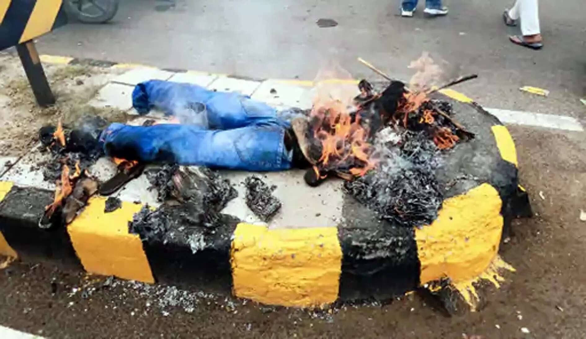 हिसार : विश्वविद्यालय ने मानी मांगे, विद्यार्थियों पर नहीं हो रहा असर, धरना जारी