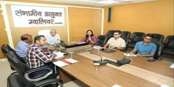 बेसलाइन सर्वे के लिये संबंधित विभागों से भी समन्वय कर कार्य करें: संभागीय आयुक्त खत्री