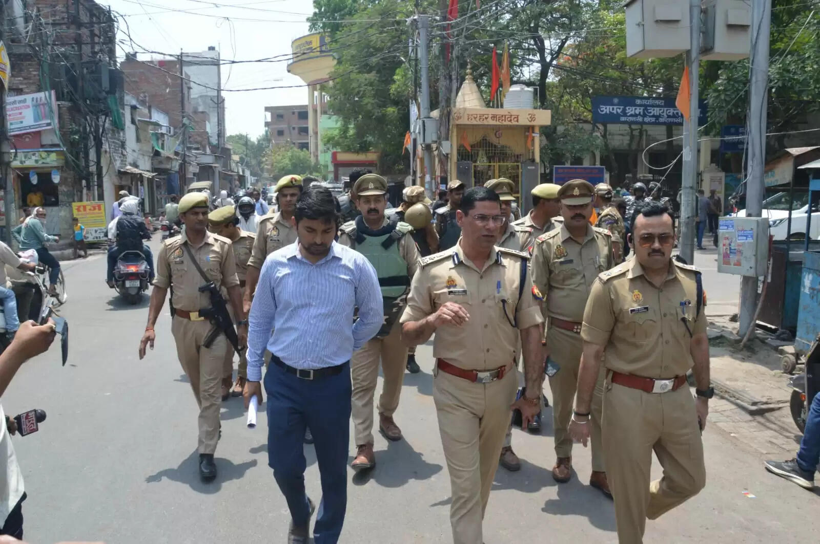 नोएडा में श्रमिकों के प्रदर्शन के बाद वाराणसी में पुलिस सतर्क, औद्योगिक क्षेत्रों में अफसर डटे