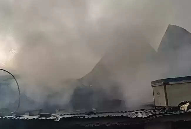 मप्र के खंडवा में तीन मकानों में लगी भीषण आग, एक किसान जिंदा जला