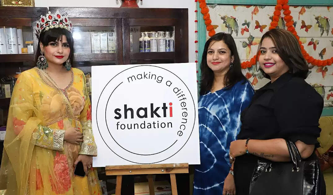 सावन की मौजमस्ती जयपुर में शुरु : लहरिया उत्सव मनाया, मिसेज इंडिया परमप्रीत मेहरा पहुंची