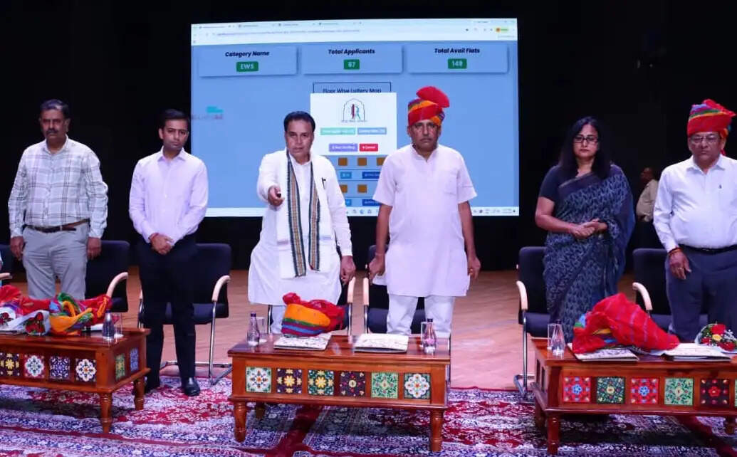 देश ने पहली बार गरीब कल्याण और विकास को चरितार्थ होते देखा: पटेल