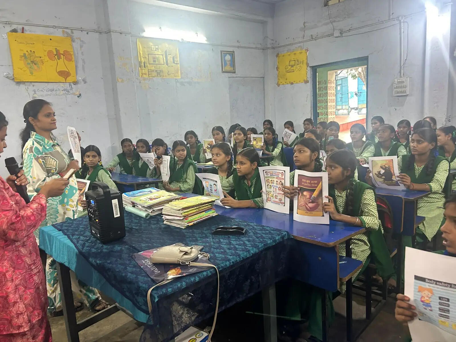कन्या भ्रूण संरक्षण और बाल सुरक्षा पर छात्राओं को किया गया जागरूक