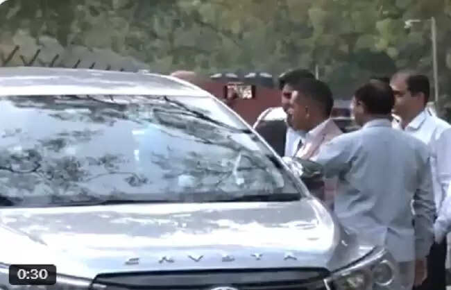 ईडी ने रॉबर्ट वाड्रा से गुरुग्राम जमीन सौदा मामले में लगातार तीसरे दिन की पूछताछ