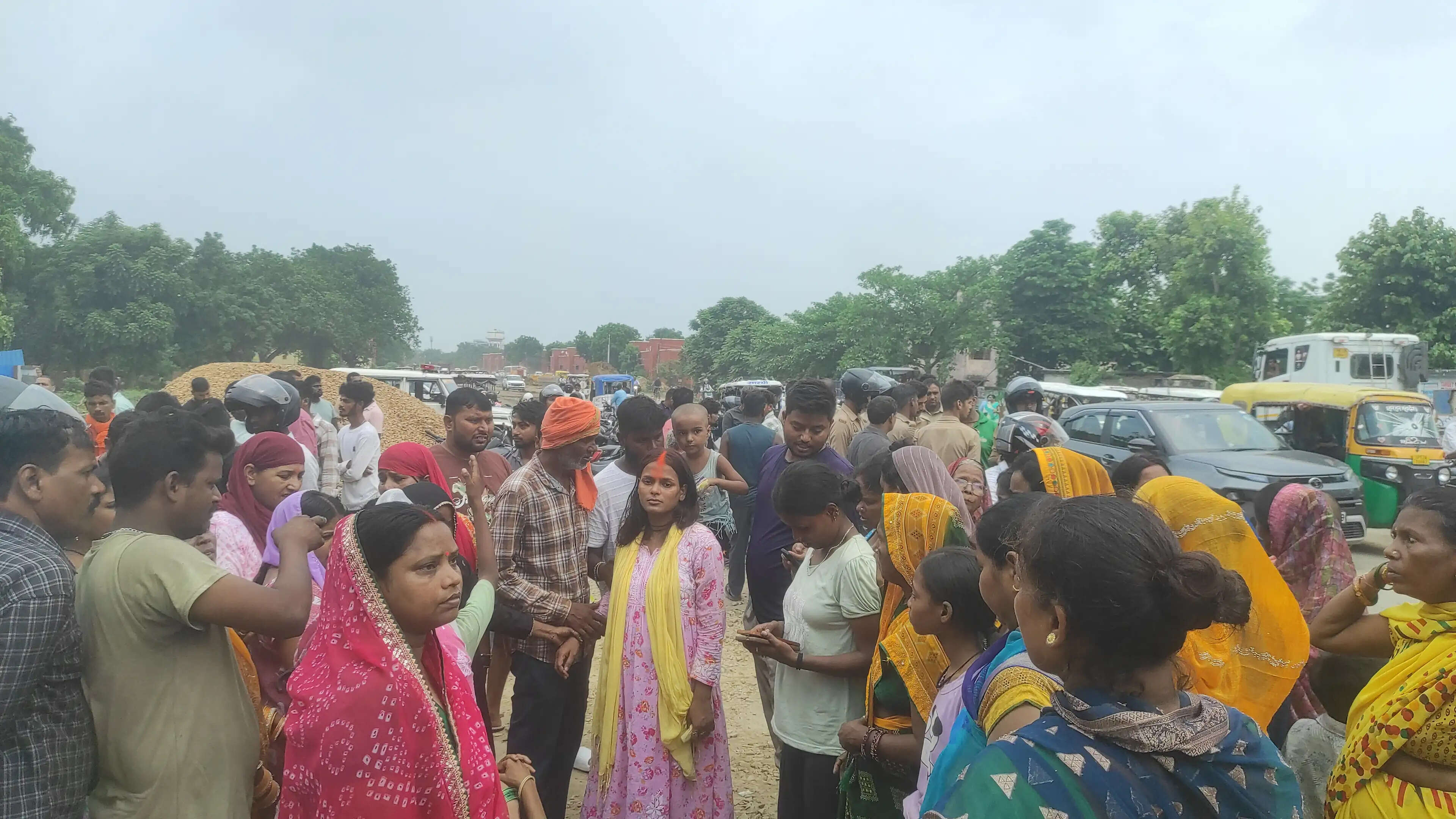 बाबा धाम गए युवक की सुल्तानगंज में मौत, गोरखपुर में शव रखकर प्रदर्शन