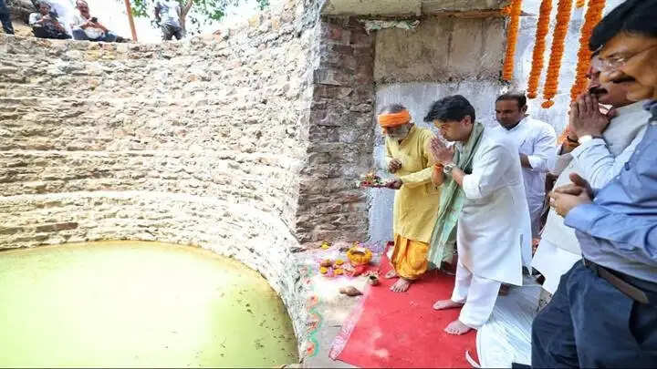 मप्र के गुना में केंद्रीय मंत्री सिंधिया ने कूनो उद्गम से दिया जल, जंगल और जनआस्था संरक्षण का संदेश