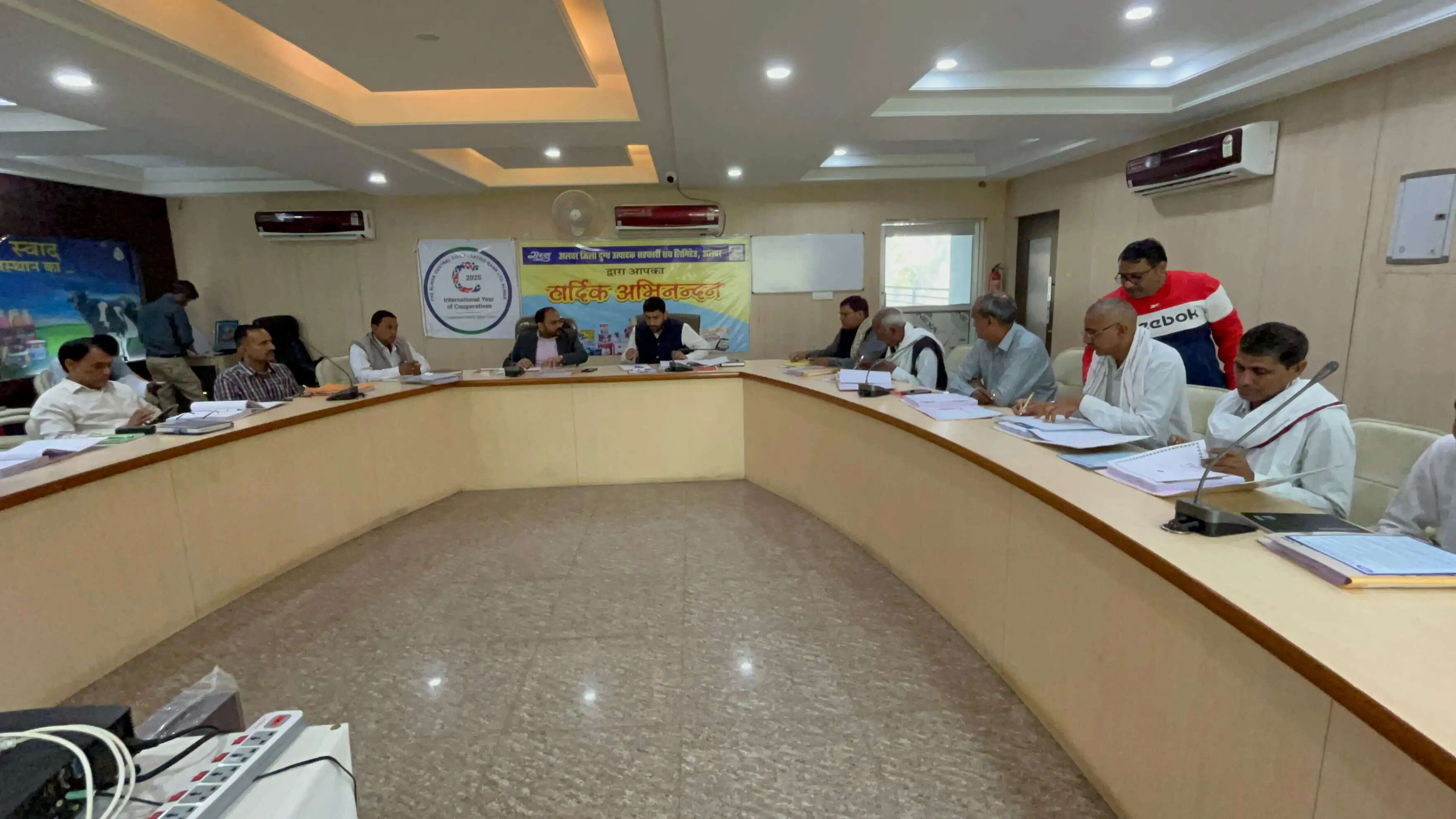 अलवर सरस डेयरी बोर्ड बैठक में किसान हित में बड़े फैसले