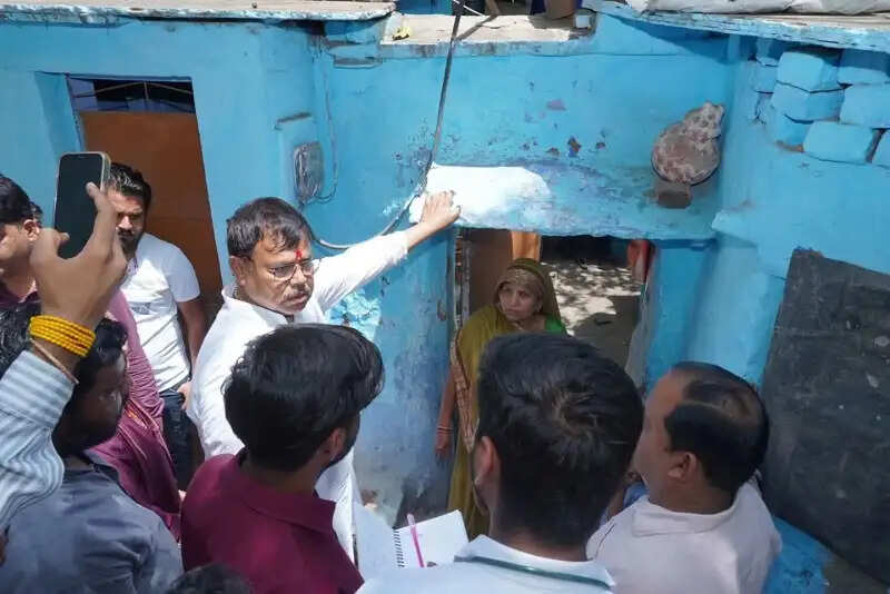ग्वालियरः मंत्री तोमर ने सफाई व्यवस्था से नाराज़ होकर निगम अधिकारियों को लगाई फटकार