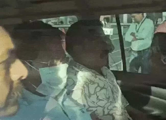 मप्र में कफ सीरप से बच्चों की मौत की संख्या 23 तक पहुंची, गिरफ्तार फार्मा कंपनी मालिक को चेन्नई से छिंदवाड़ा लेकर पहुंची एसआईटी