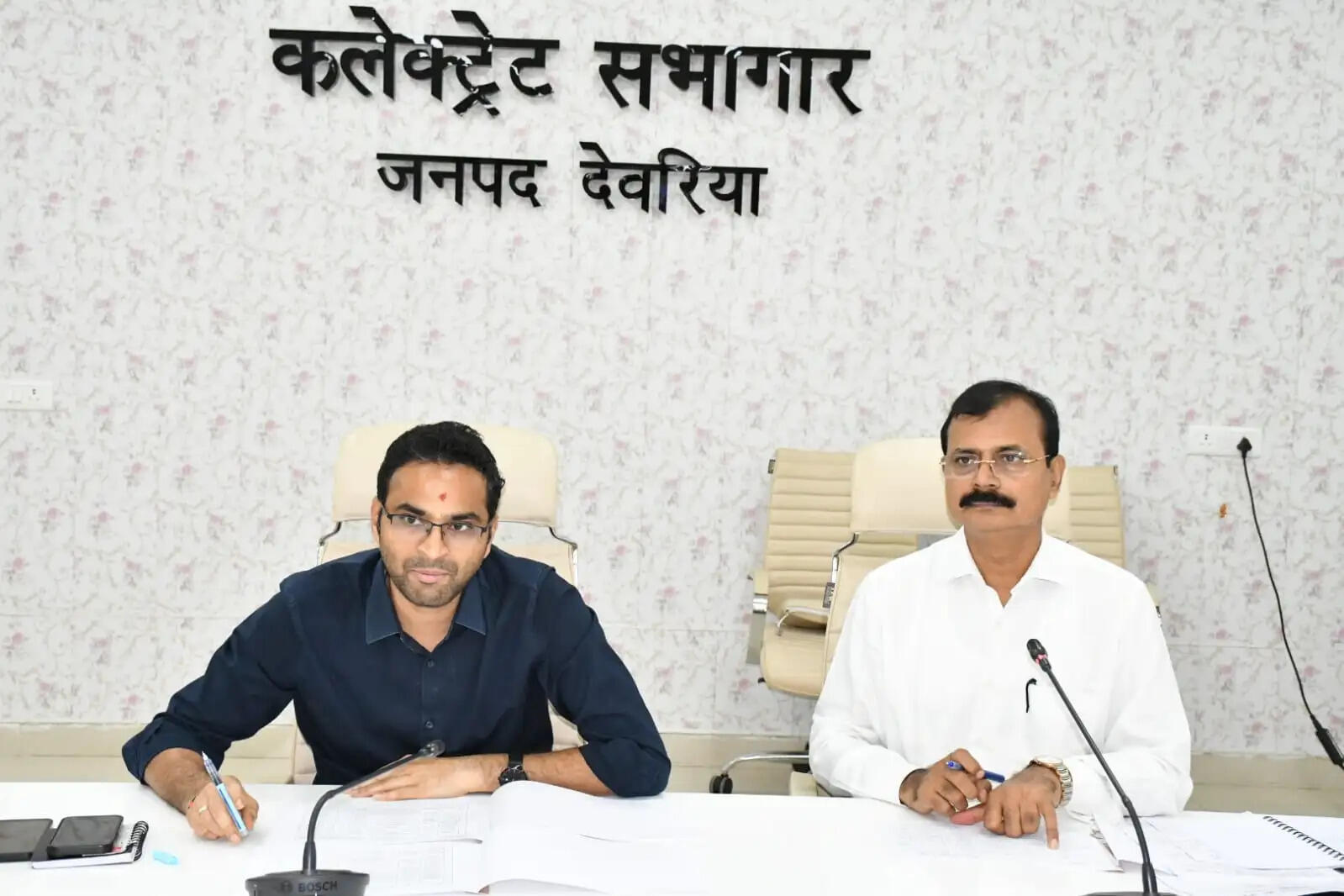 निर्माण कार्यों में लापरवाही पर डीएम सख्त, दो ठेकेदारों पर एफआईआर के निर्देश