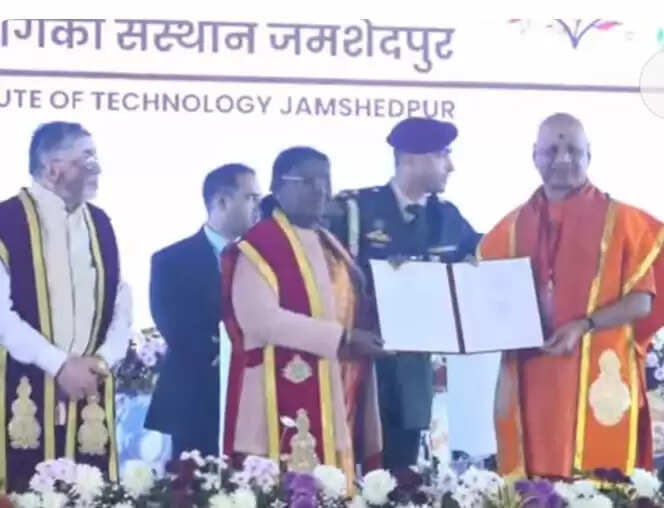 ऊंचा पद नहीं, लोगों की जिंदगी में बदलाव ही असली सफलता : राष्ट्रपति