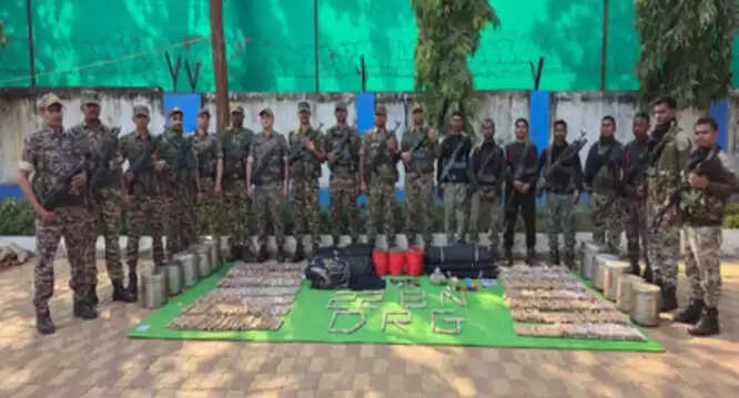 छत्तीसगढ़ के बीजापुर में 16 प्रेशर आईईडी सहित नक्सल सामग्री बरामद