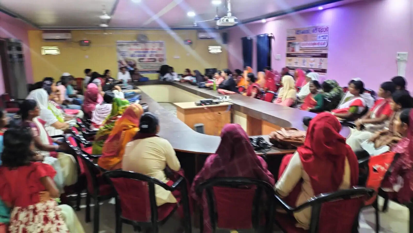 महिला हेल्पलाइन से लेकर सरकारी योजनाओं तक, सखी वार्ता में मिली अहम जानकारी