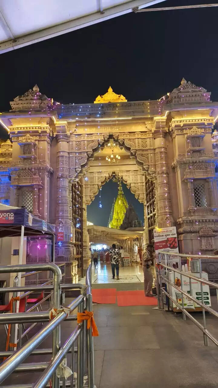 प्रधानमंत्री के संसदीय क्षेत्र वाराणसी में छलकीं खुशियां, चहुंओर दीपोत्सव, आतिशबाजी से बिखरी सतरंगी छटा