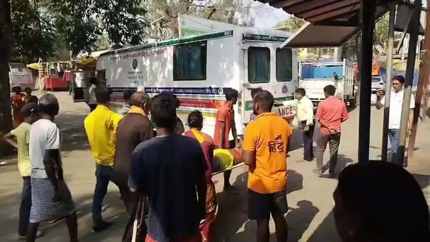 महुआ चुनने जंगल में गई थी महिलाएं, हाथियों ने किया हमला